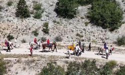 Asırlık gelenek atlı düğün alayıyla yaşatılıyor