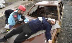 Yağış altında heyelan sonrası kaza tatbikatı