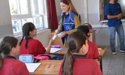 Minik öğrencilerin yeni eğitim yılı sevincine ortak oldular
