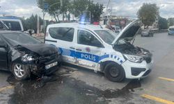 Polis aracı ile otomobil çarpıştı: 2'si polis, 5 yaralı