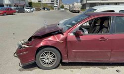 Otomobil ile hafif ticari araç çarpıştı: 2 yaralı