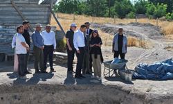Vali Akmeşe, Kınık Höyük Kazı Alanı’nı inceledi