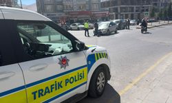 Niğde’de iki otomobil çarpıştı