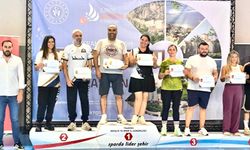 Niğde’nin veteran badmintoncularından 5 madalya