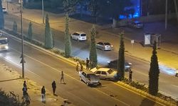 Niğde iki otomobil çarpıştı