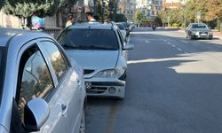 Süleyman Fethi Caddesi’nde iki otomobil çarpıştı
