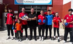 Şampiyon sporcular Niğde'de öğrencilerle buluştu