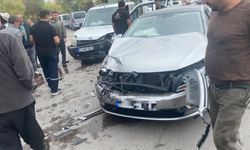 Atasanayi bölgesinde iki araç çarpıştı