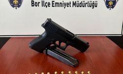 Bor’da ruhsatsız s*lah ve motosikletler ele geçirildi