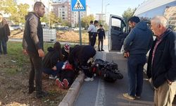 Minibüs ile motosiklet çarpıştı: 1 yaralı