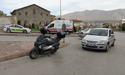 Niğde’de motosiklet ile otomobil çarpıştı