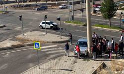 İki araç çarpıştı: 3 yaralı
