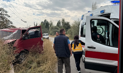 Amas yolunda hafif ticari araç direğe çarptı: 1 yaralı
