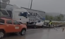 Niğde-Adana Otoyolu'nda TIR ile otomobil çarpıştı