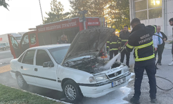 Niğde’de otoparktaki araçtan duman çıktı