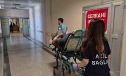 Elinde tuttuğu bıçak kalçasına saplandı