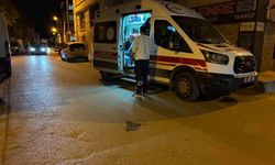 Otomobile yandan çarpan motosikletli yaralandı