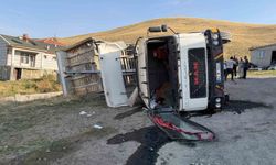 Hafriyat yüklü tır devrildi: 1 yaralı