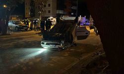 İki otomobil çarpıştı: 1 araç takla attı