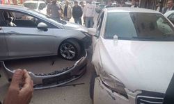 Trafik kazasında araçlarda maddi hasar meydana geldi