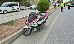 Motosiklet yayaya çarptı: 1'i ağır 2 yaralı