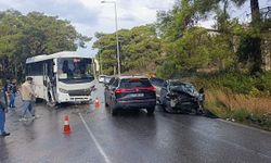 Otel servis midibüsü ile otomobil çarpıştı: 1 yaralı
