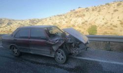 Otomobil bariyerlere çarptı: 1 yaralı