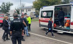 Otomobiller kafa kafaya çarpıştı: 1'i ağır 2 yaralı