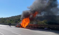 Seyir halindeki otomobil alev topuna döndü