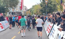 Maratonda bin 199 yarışmacı mücadele etti
