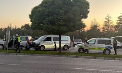 Amas Bulvarı’nda 2 araç birbirine girdi