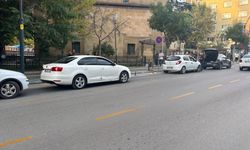 Niğde'de iki otomobil çarpıştı