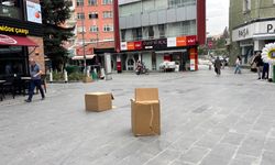 Niğde’de fırtına çevredeki eşyaları savurdu