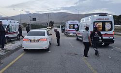 Niğde’de otomobille motosiklet çarpıştı: 1’i ağır 2 yaralı