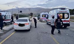 Niğde’de otomobille motosiklet çarpıştı: 1’i ağır 2 yaralı