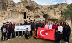 Türkiye’de bir ilk: Niğde’de öğrenciler tarihi manastırda ders işledi