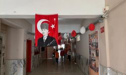 Niğde’de okul koridorunda Cumhuriyet coşkusu