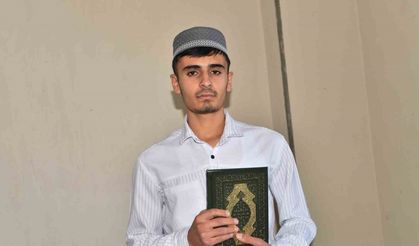 Kuranı 4 Ayda Ezberleyerek Hafız Oldu