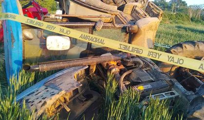 Devrilen traktörün sürücüsü hayatını kaybetti