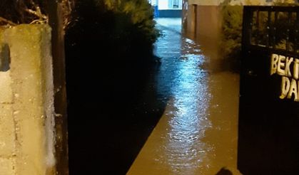 Kırşehir’de sağanak yağış sele neden oldu