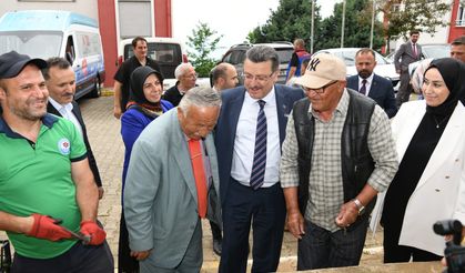 Huzurevindeki yaşlı babaları unutmadı