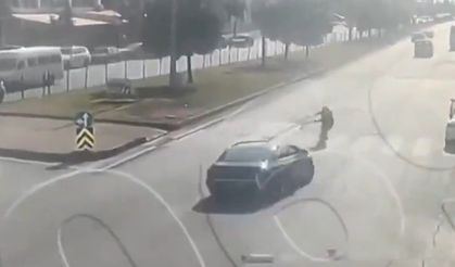 Otomobil yayaya çarptı