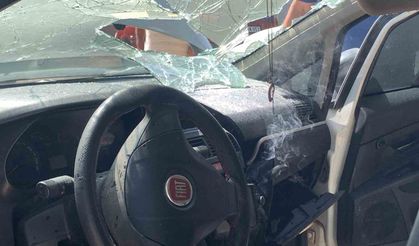 Patlayan telefon bataryası az kalsın aracı yakacaktı