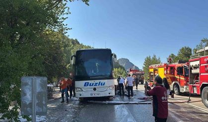 Seyir halindeki yolcu otobüsü alev topuna döndü