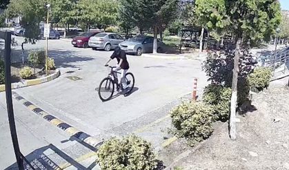Bisiklet hırsızı kameraya yakalandı
