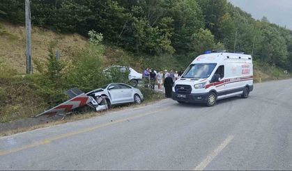 İki otomobil çarpıştı: 2 yaralı