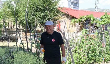 Mutluluğu köy hayatında buldu