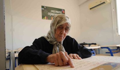 87 yaşında Kur’an-ı Kerim okumayı öğrendi
