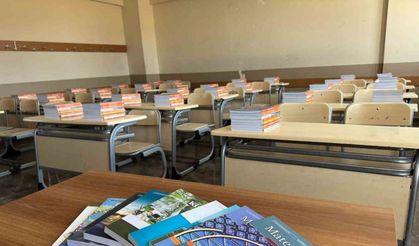 519 bin 210 ders kitabı öğrencilerin sıralarına bırakıldı