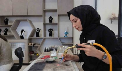 Çapa yapan eller artık gümüşe şekil veriyor